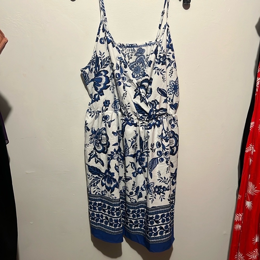 🌻SHEIN curve white and blue dress